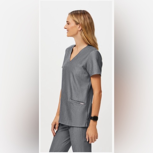 Figs Casma Three-Pocket Scrub Top FW1100 Graphite - Picture 2 of 10
